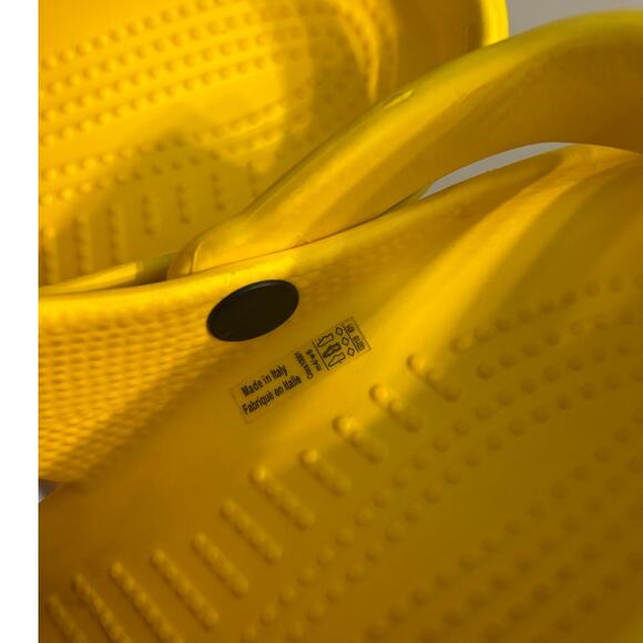 Crocs Classic Yellow Clogs Size 4 Mens or 6 womens - Picture 7 of 7